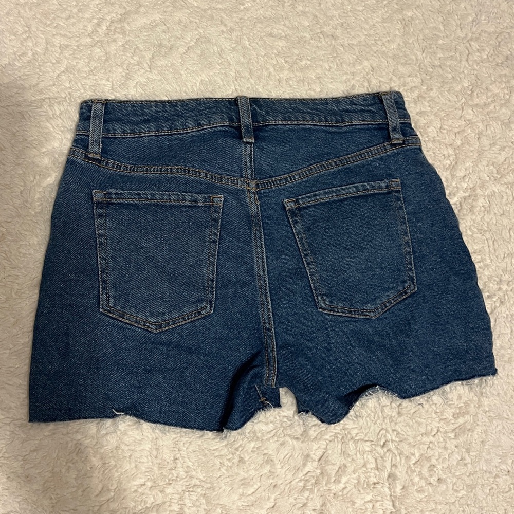 Shorts - Picture 3 of 3